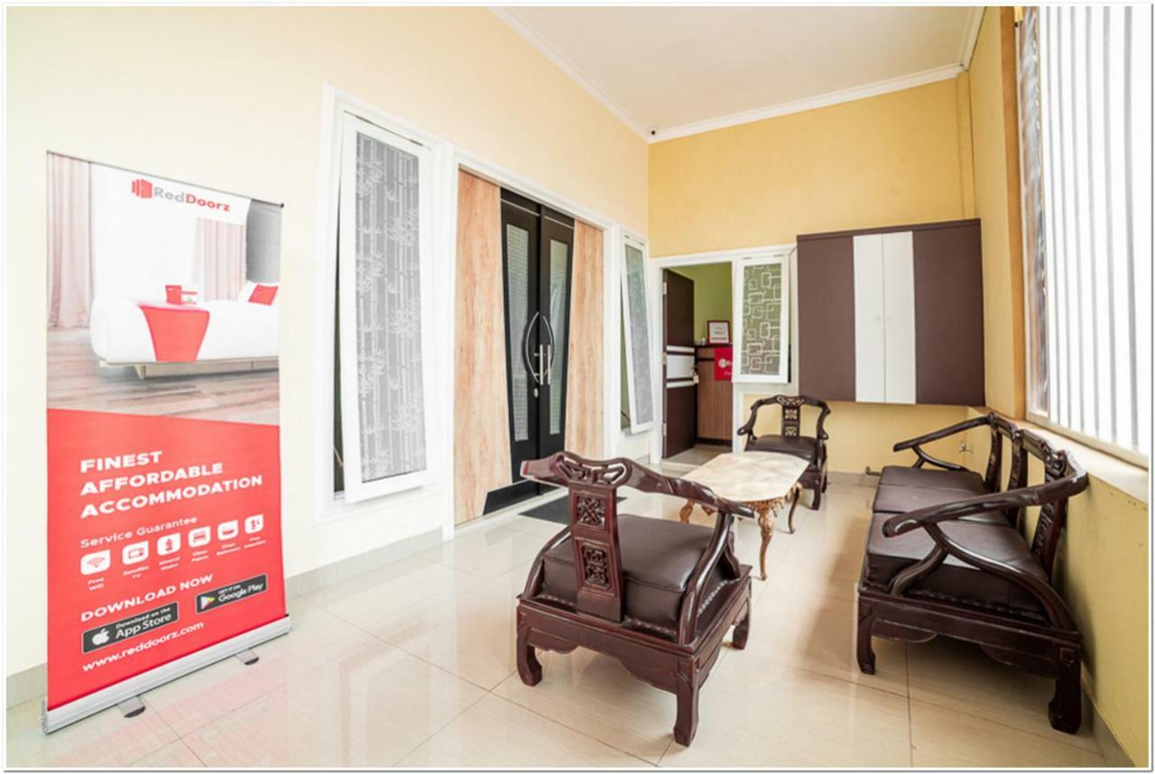 Reddoorz Syariah @ Blimbing Malang Hotel Jenggrik Exterior photo